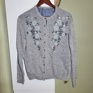 ❤️ 3 for $35 floral embroidered boxy straight cut cardigan sweater gray medium